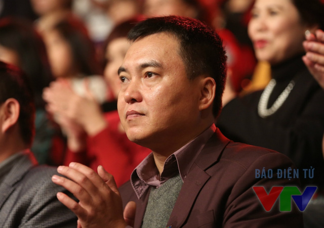 
Hiện BTV Minh Vũ không còn tham gia dẫn thường xuyên các chương trình của VTV3, thay vào đó anh đảm nhiệm vai trò tổ chức sản xuất.
