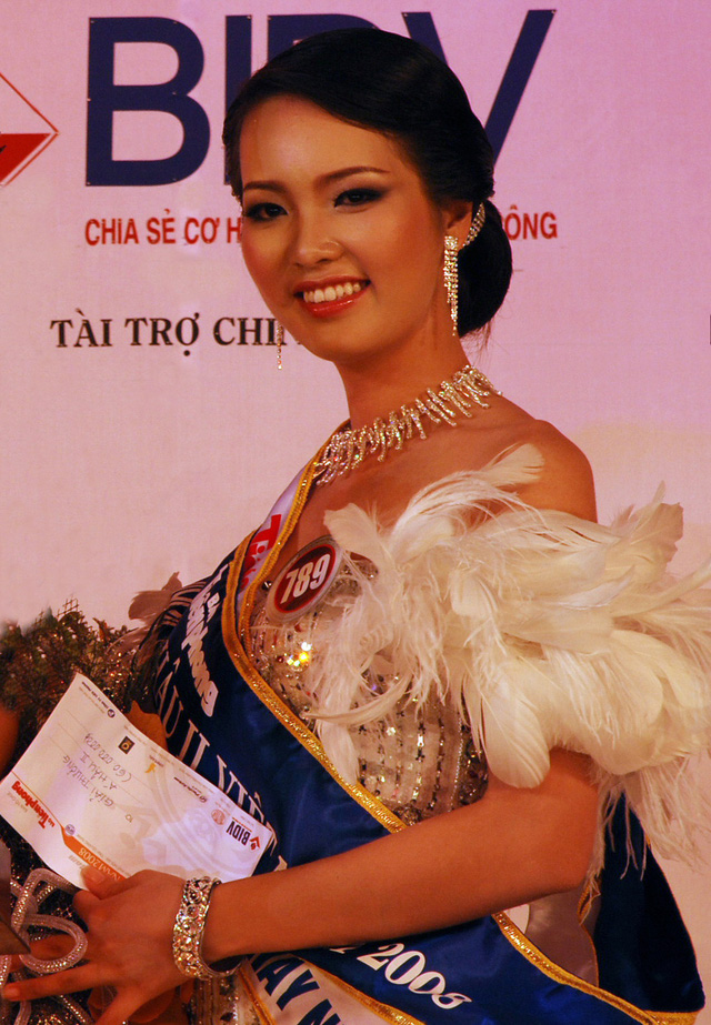 
Năm 2003, Thụy Vân đoạt danh hiệu Á khôi cuộc thi Hoa hậu học đường toàn quốc được tổ chức tại Thành phố Hải Phòng. Cô cũng từng giành danh hiệu Á khôi cuộc thi Hoa hậu học đường toàn quốc 2003, Hoa khôi Đại học Ngoại thương 2006. 
