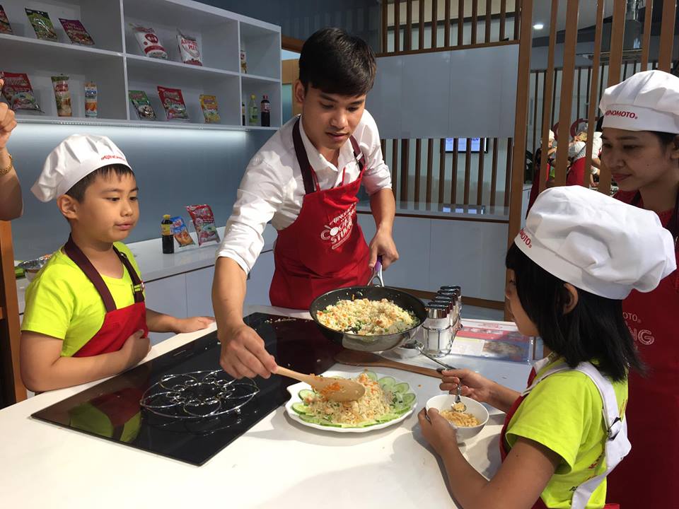 Dao-tao-MC-nhi-Vietskill-dao-tao-mc-nguoi-dan-chuong-trinh-mc-nhi-vietskill-tro-tai-nau-nuong-tai-Ajinomoto-cooking-studio-15.jpg