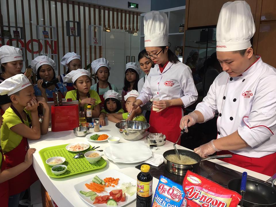 Dao-tao-MC-nhi-Vietskill-dao-tao-mc-nguoi-dan-chuong-trinh-mc-nhi-vietskill-tro-tai-nau-nuong-tai-Ajinomoto-cooking-studio-6.jpg