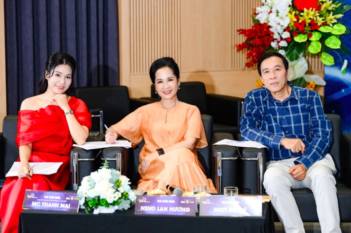 NSND Lan Hương.png