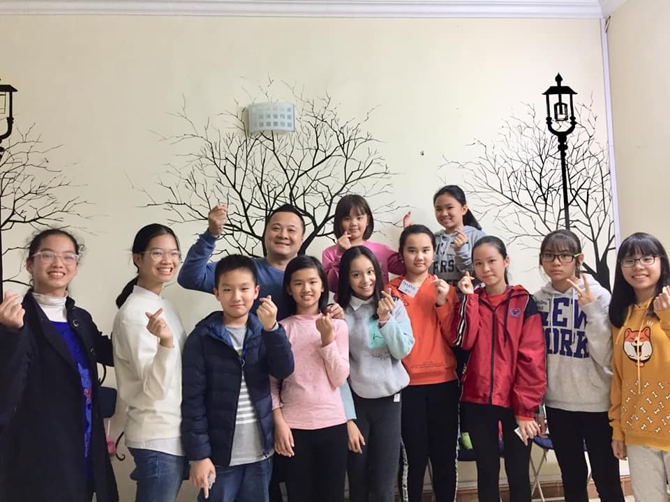 
Hoà mình vào không khí vui nhộn của lớp MC N194 trong buổi khai giảng với môn học Diễn Xuất của thầy giáo Trần Hoàng
