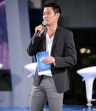 Huy Khánh làm MC chương trình Vietnam Idol 2012. Ảnh: H.T.