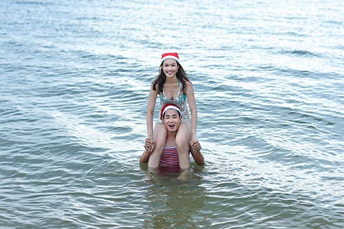 MC Nguyên Khang đón Noel cực lãng mạn ở bãi biển - 10