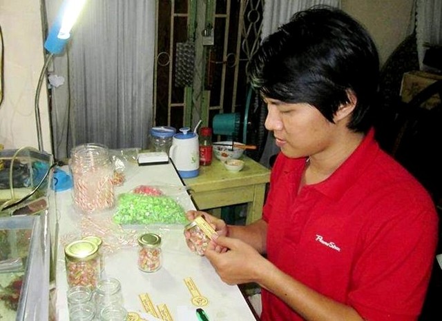 Chàng trai Sài Gòn thu 22 triệu/tháng từ kẹo Noel handmade (3)