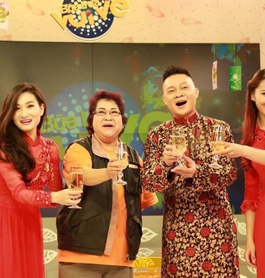 MC hợp nhau, Danh Tùng, Thùy Linh, bữa trưa vui vẻ MC hợp nhau, Danh Tùng, Thùy Linh, bữa trưa vui vẻ