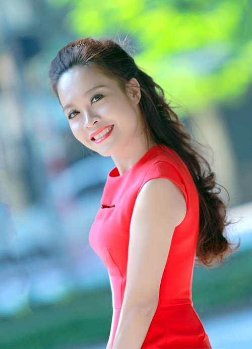 
Hoàng Trang là gương mặt quen thuộc với nhiều khán giả Việt khi dẫn nhiều chương trình khác nhau trên các kênh VTV1 và VTV3 như: Ký ức thời gian, Tạp chí Phụ nữ, Thị trường 24h, Điểm hẹn văn hóa, Lựa chọn cuối tuần, Gõ cửa ngày mới, Chiều cuối năm.
