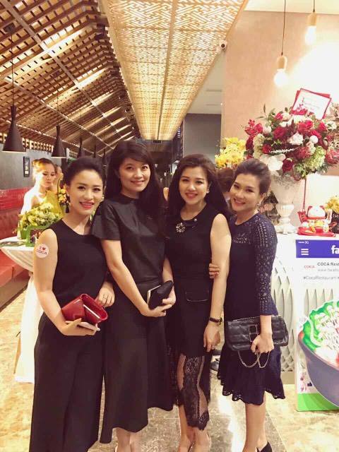 MC Vân Anh, Diệp Anh và Minh Trang tới chúc mừng Ngọc Diệp mở nhà hàng mới tối 21/4.