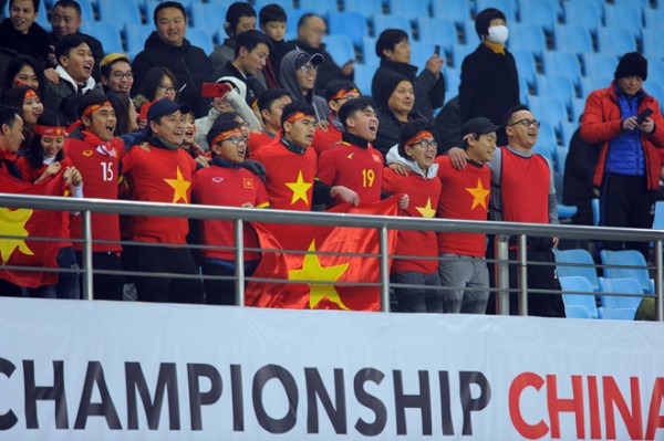 Khoảnh khắc BLV Tạ Biên Cương rơi nước mắt mừng Việt Nam vào tứ kết U23 châu Á 2