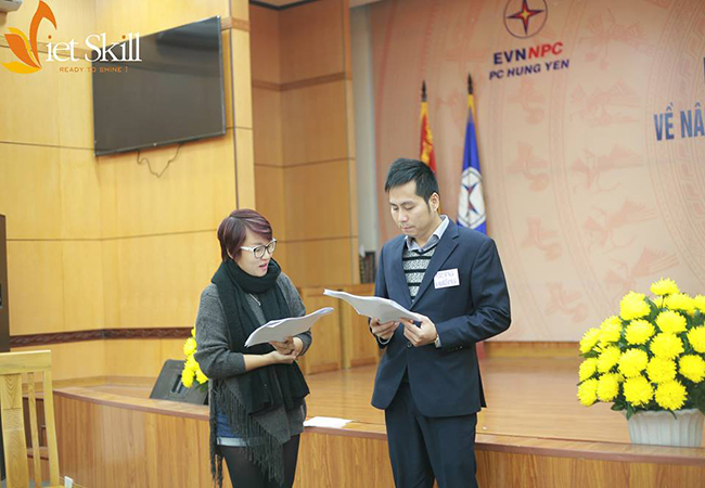 Vietskill đào tạo lớp MC sự kiện chuyên nghiệp cho đội ngũ nhân viên Công ty Điện lực Hưng Yên