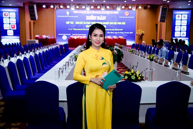 MC Thanh Mai tham dự diễn đàn Hợp tác - Liên kết và Phát triển doanh nghiệp năm 2020 với chủ đề "Tăng cường liên kết, chiến thắng Covid-19, hoàn thành mục tiêu kép để phát triển". 